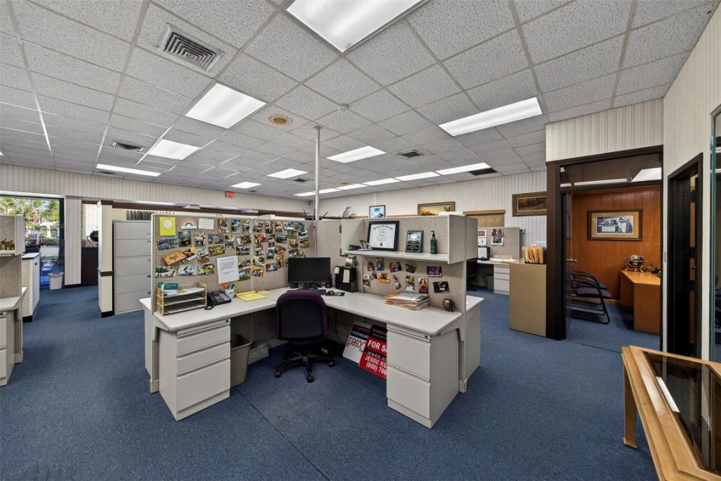 3050 E Commercial Boulevard, Fort Lauderdale, FL 33308 Photo