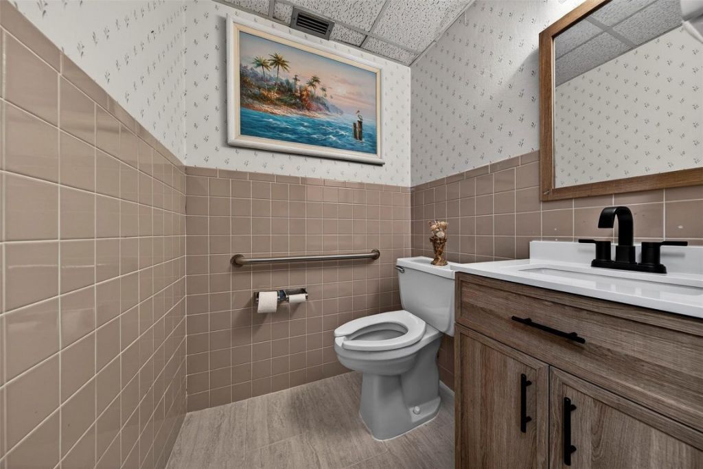 3050 E Commercial Boulevard, Fort Lauderdale, FL 33308 Photo