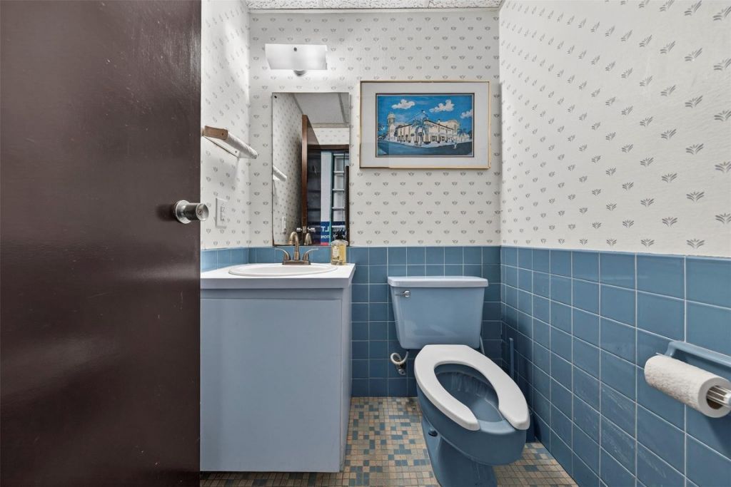 3050 E Commercial Boulevard, Fort Lauderdale, FL 33308 Photo