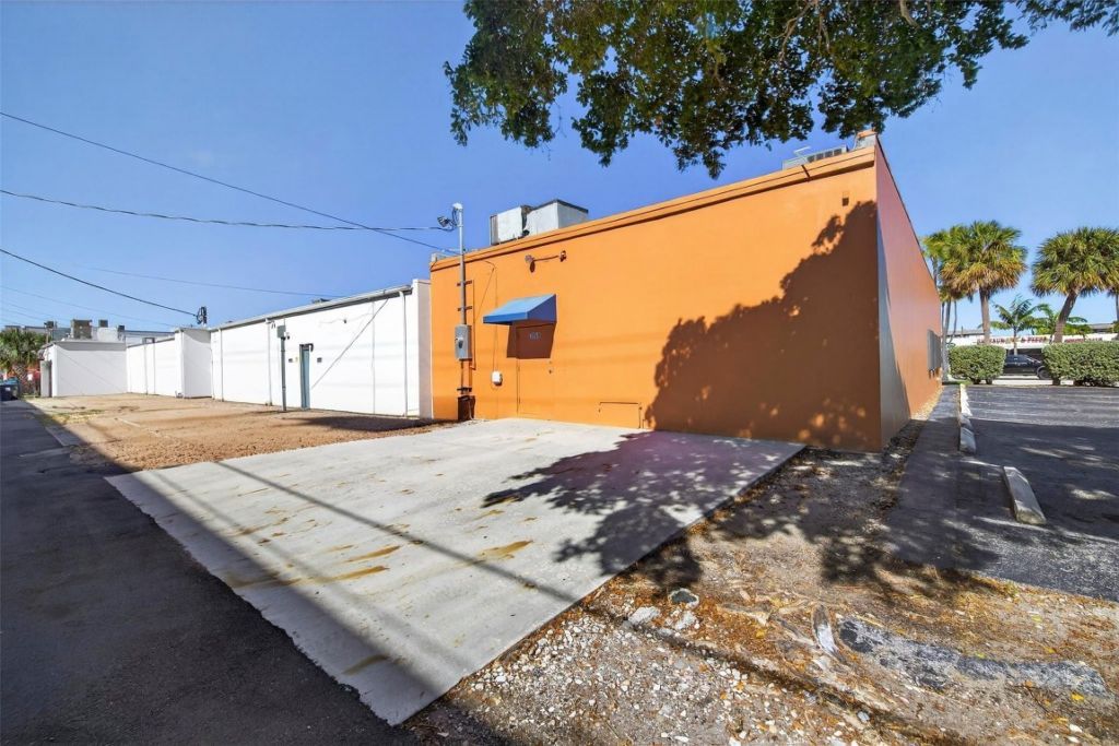 3050 E Commercial Boulevard, Fort Lauderdale, FL 33308 Photo