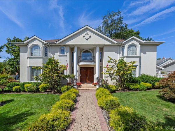 11 Manor Avenue, Roslyn Heights, NY 11577