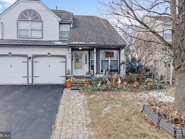 18 DRYDEN DRIVE, BURLINGTON, NJ 08016