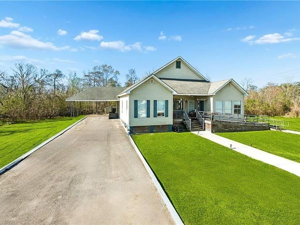 7040 BARATARIA Boulevard, Marrero, LA 70072