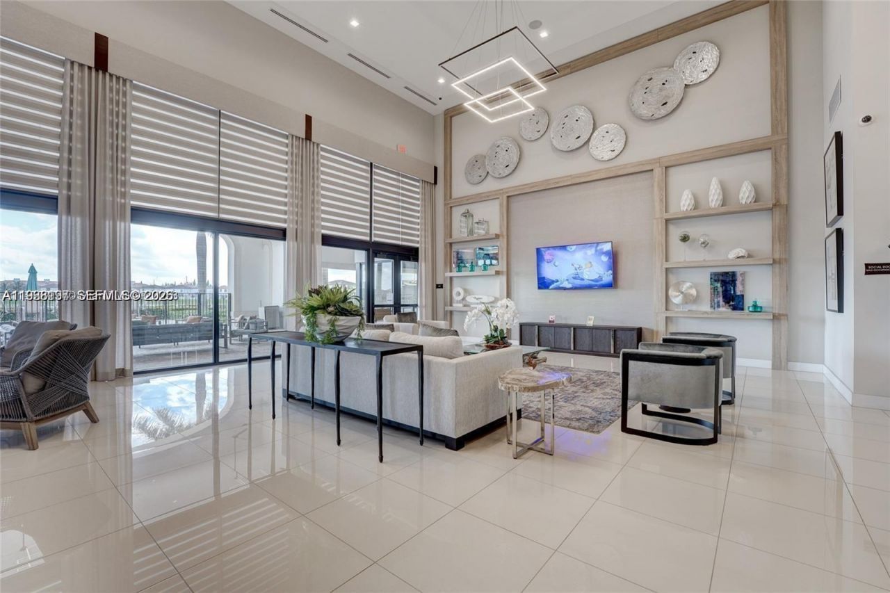 10323 W 34th Ln , Unit 10323, Hialeah, FL 33018 Photo