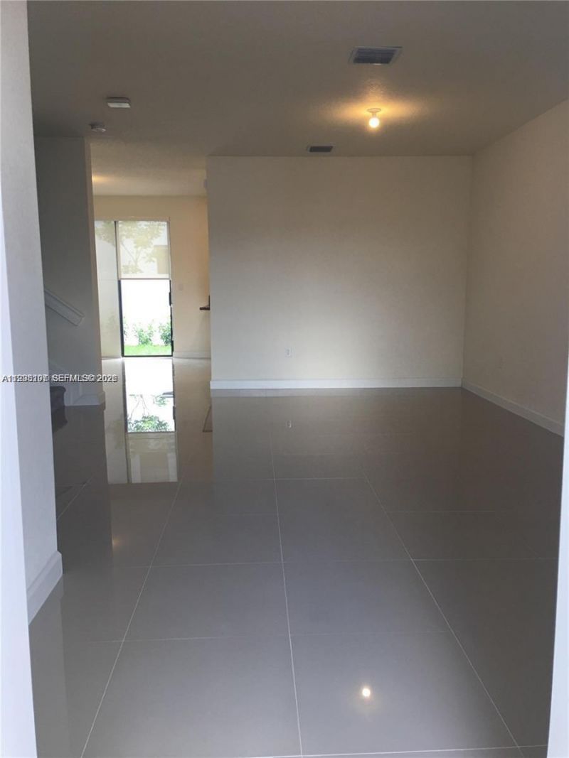 10323 W 34th Ln , Unit 10323, Hialeah, FL 33018 Photo