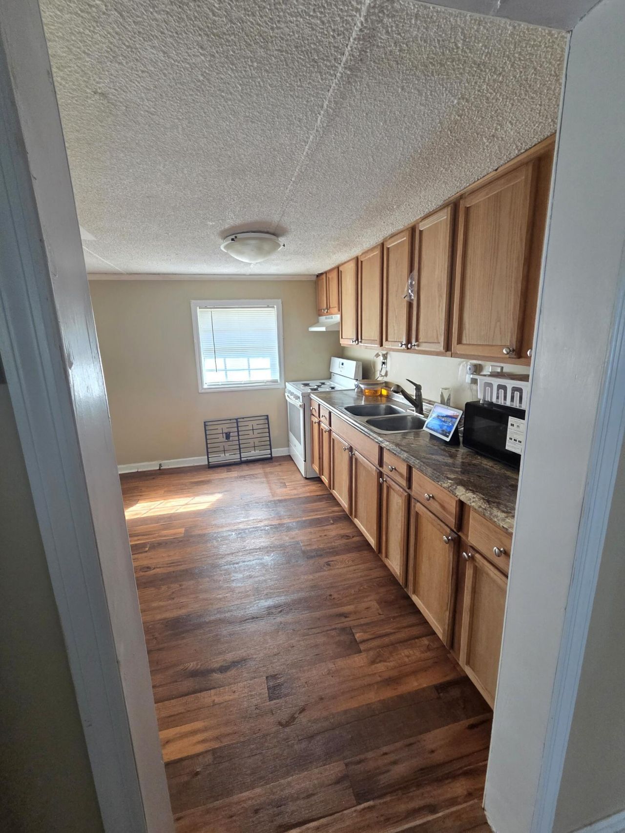 245 Acme Street Photo 4