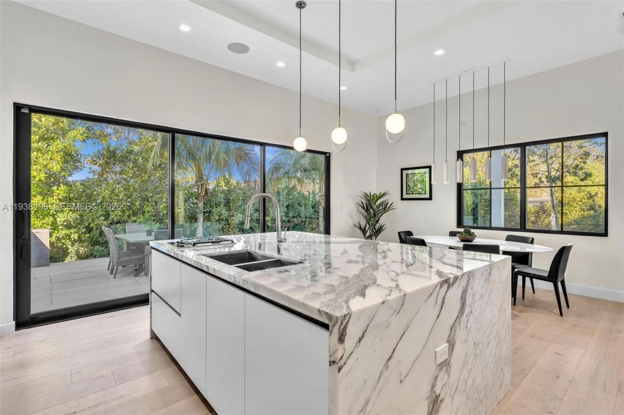 9264 Dickens Ave , Surfside, FL 33154 Photo