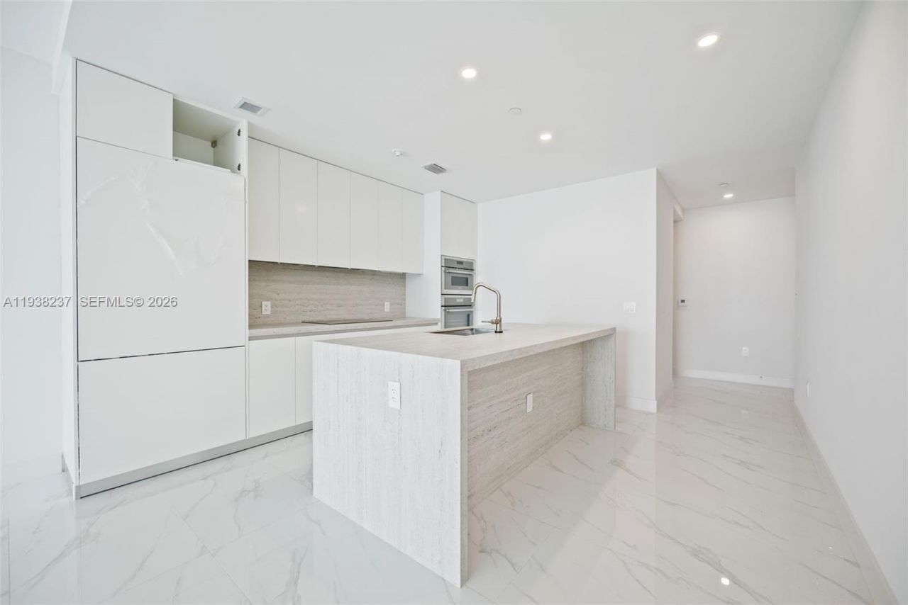 700 NE 24th St, Unit 2105, Miami, FL 33137 Photo