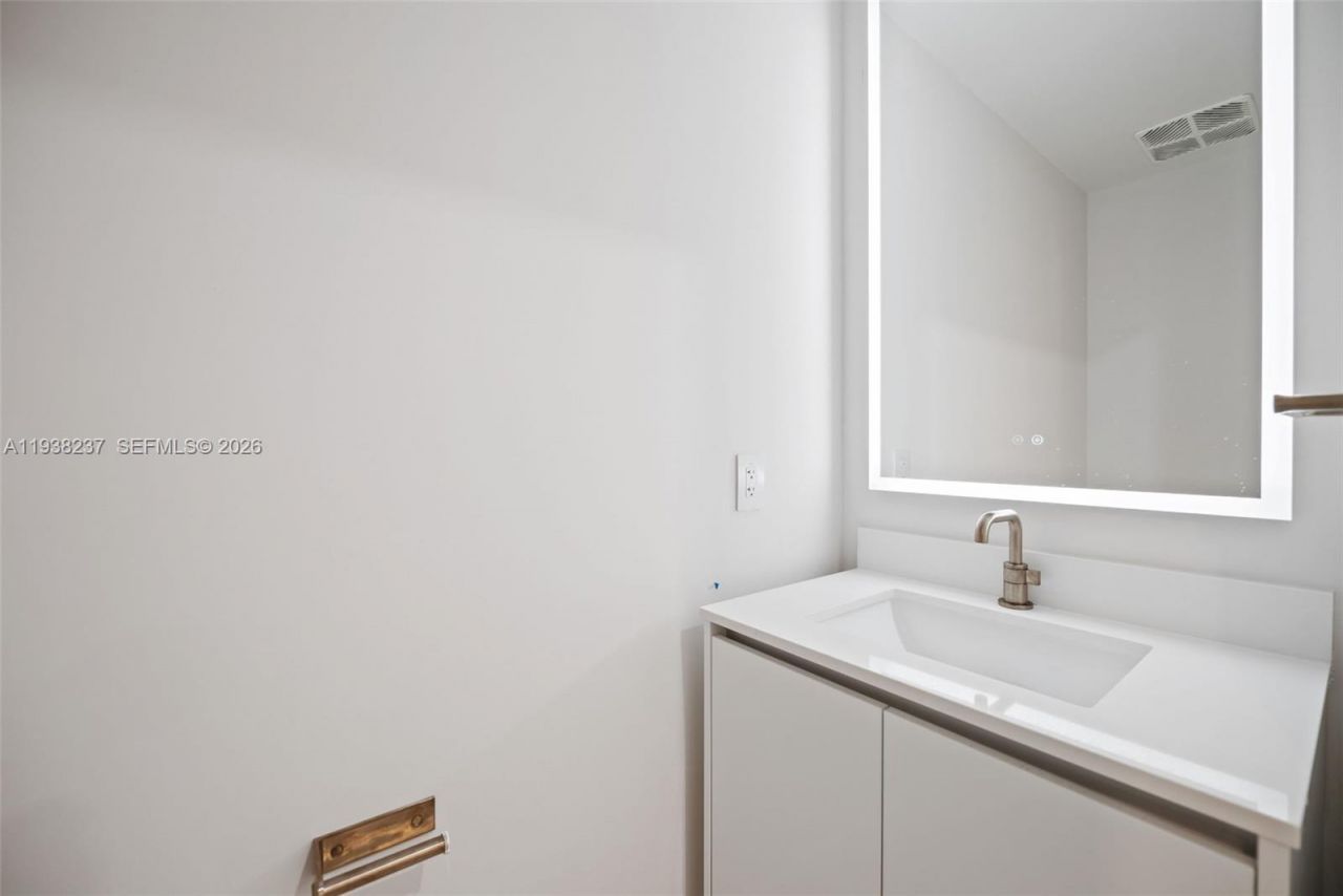 700 NE 24th St, Unit 2105, Miami, FL 33137 Photo