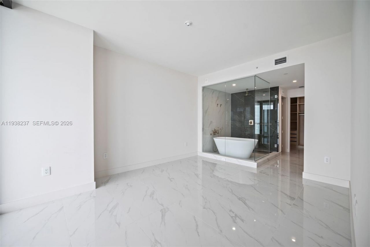 700 NE 24th St, Unit 2105, Miami, FL 33137 Photo