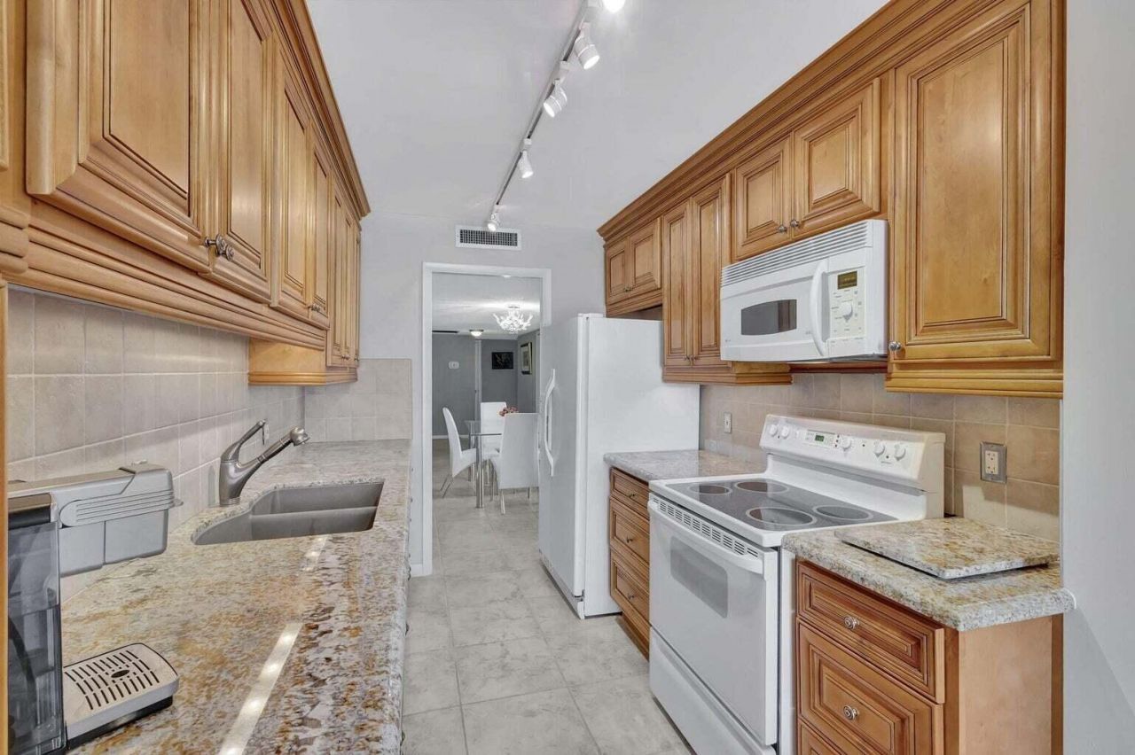 4200 N Ocean Drive, Unit 2-201, Singer Island, FL 33404 Photo