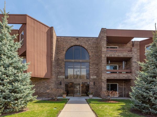 2210 Midland Grove Road, Unit 209, Roseville, MN 55113