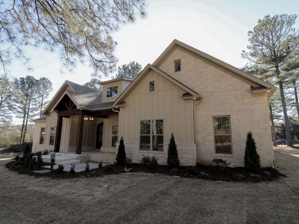 4685 College, Conway, AR 72034