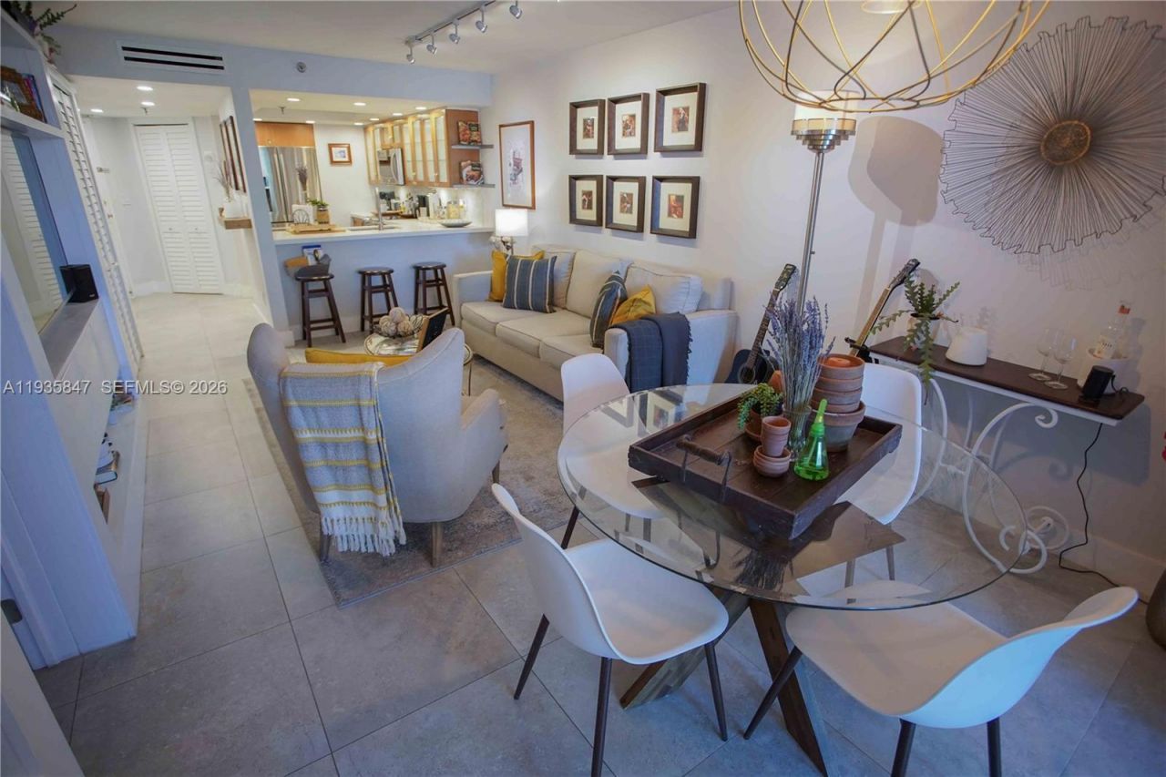 5880 Collins Ave, Unit 302, Miami Beach, FL 33140 Photo