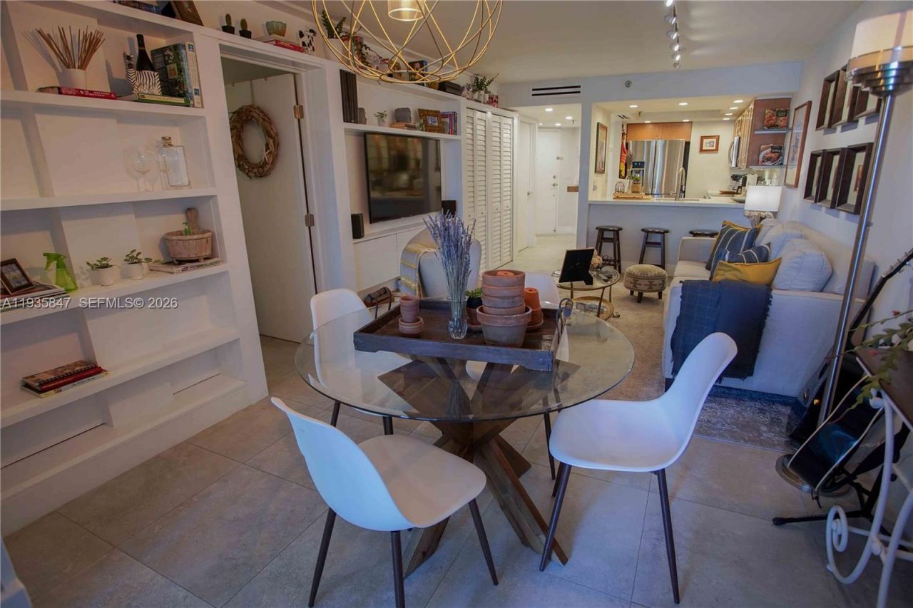 5880 Collins Ave, Unit 302, Miami Beach, FL 33140 Photo