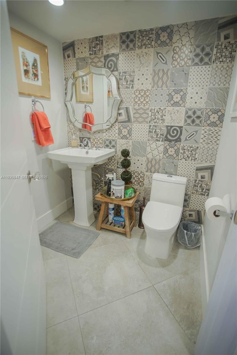 5880 Collins Ave, Unit 302, Miami Beach, FL 33140 Photo