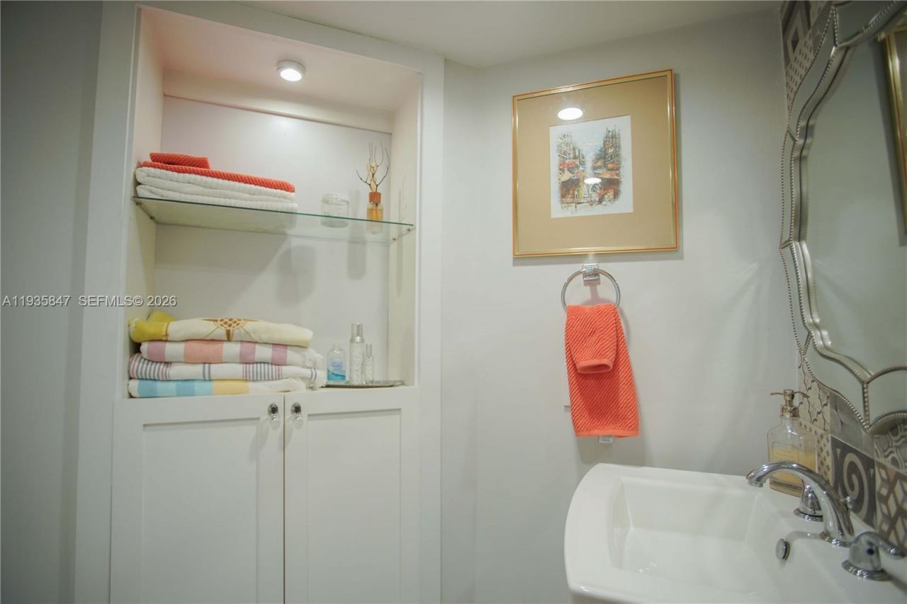 5880 Collins Ave, Unit 302, Miami Beach, FL 33140 Photo