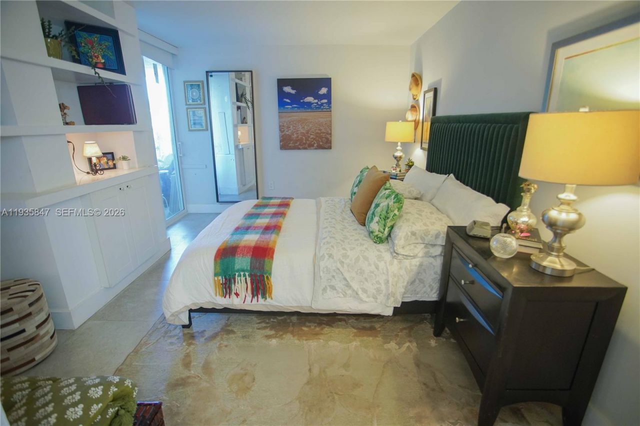 5880 Collins Ave, Unit 302, Miami Beach, FL 33140 Photo