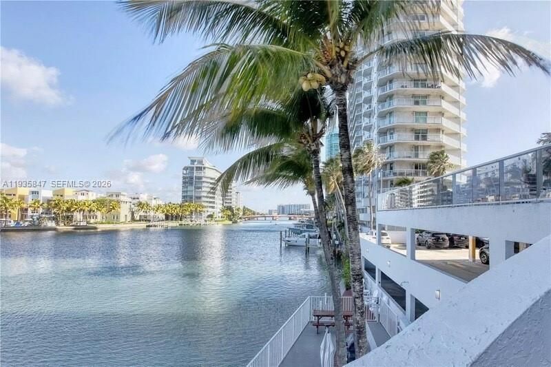 5880 Collins Ave, Unit 302, Miami Beach, FL 33140 Photo