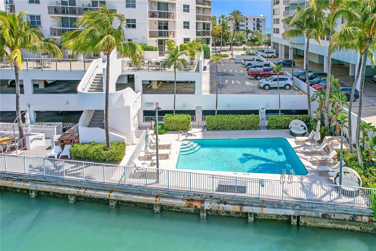 5880 Collins Ave, Unit 302, Miami Beach, FL 33140 Photo