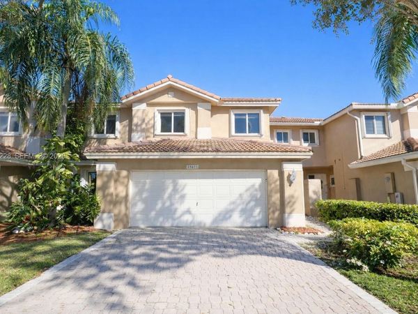 15827 SW 12th St, Pembroke Pines, FL 33027