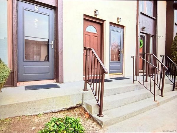5 Dogwood Court, Unit 5, Selden, NY 11784