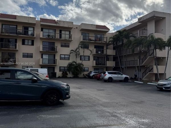 995 SW 84th Ave, Unit 304, Miami, FL 33144