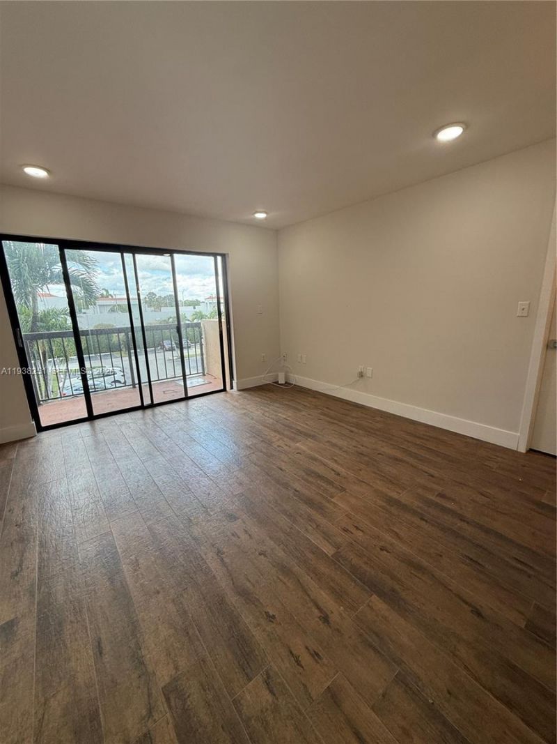 995 SW 84th Ave, Unit 304, Miami, FL 33144 Photo