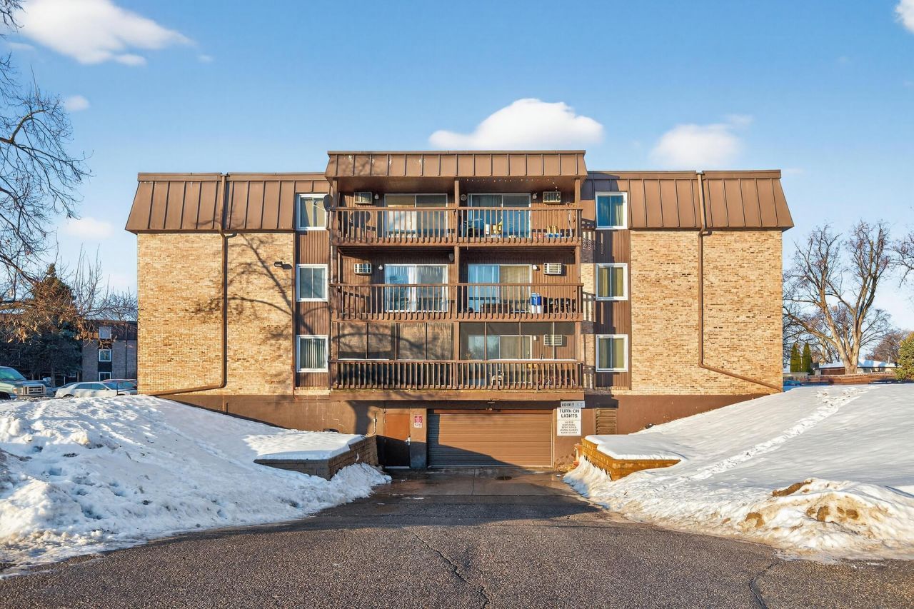 4207 Lakeside Avenue N, Unit 137, Brooklyn Center, MN 55429 Main Photo