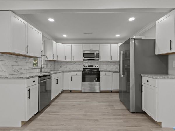 606 7th Avenue SW, Decatur, AL 35601