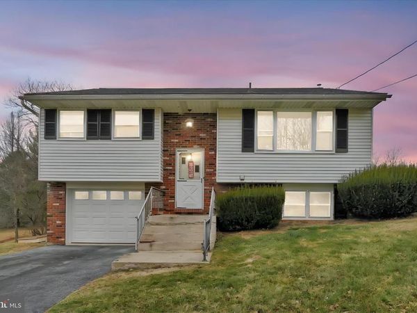 631 W FRANKLIN STREET, WOMELSDORF, PA 19567