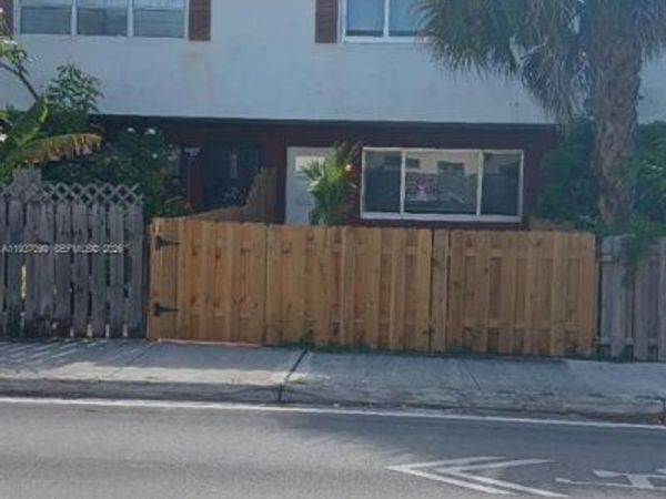 1570 NE 151 St, Unit 102, Miami, FL 33162