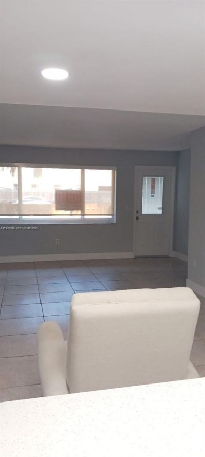 1570 NE 151 St, Unit 102, Miami, FL 33162 Photo