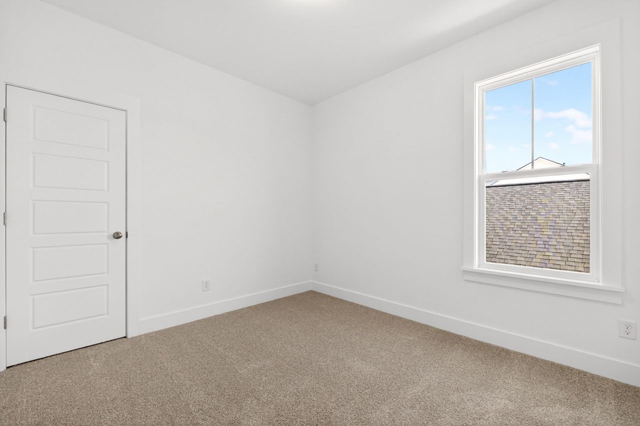 747 Blueway Avenue Photo 15