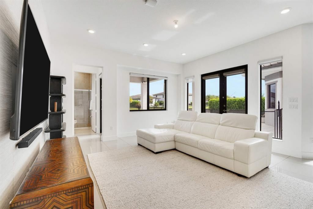 10595 S Lago Vista Cir, Parkland, FL 33076 Photo