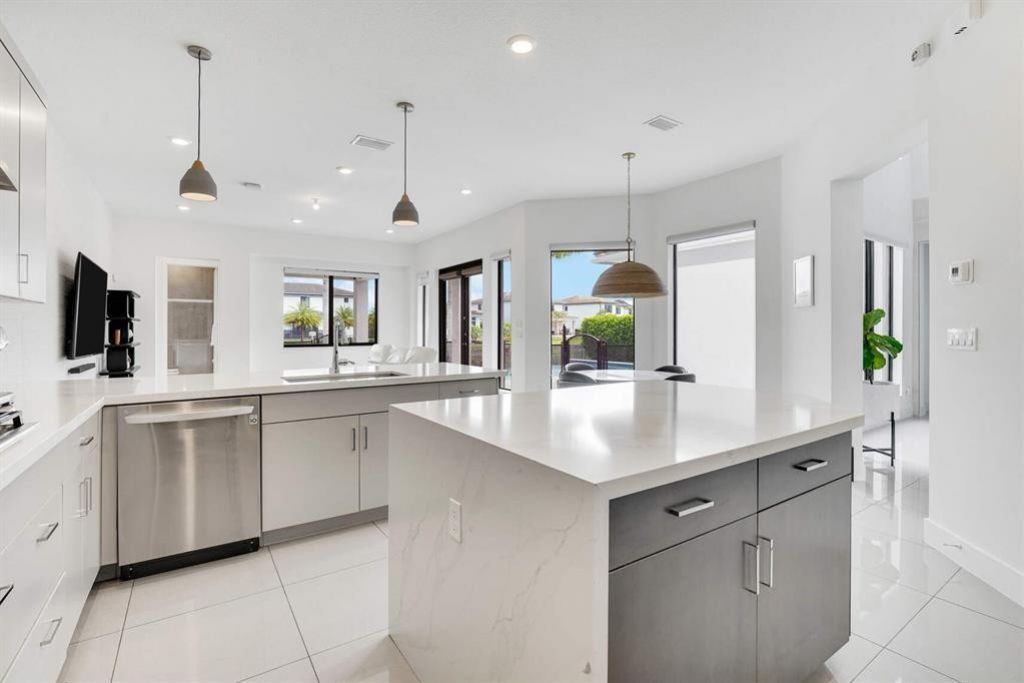 10595 S Lago Vista Cir, Parkland, FL 33076 Photo