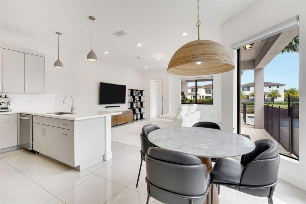 10595 S Lago Vista Cir, Parkland, FL 33076 Photo