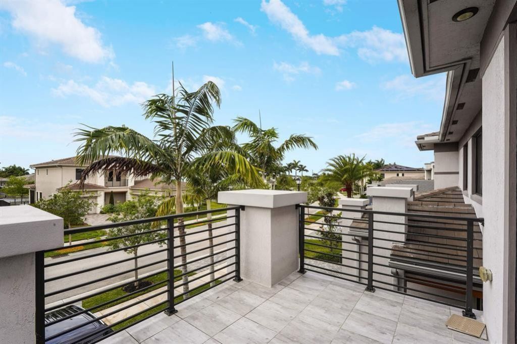 10595 S Lago Vista Cir, Parkland, FL 33076 Photo