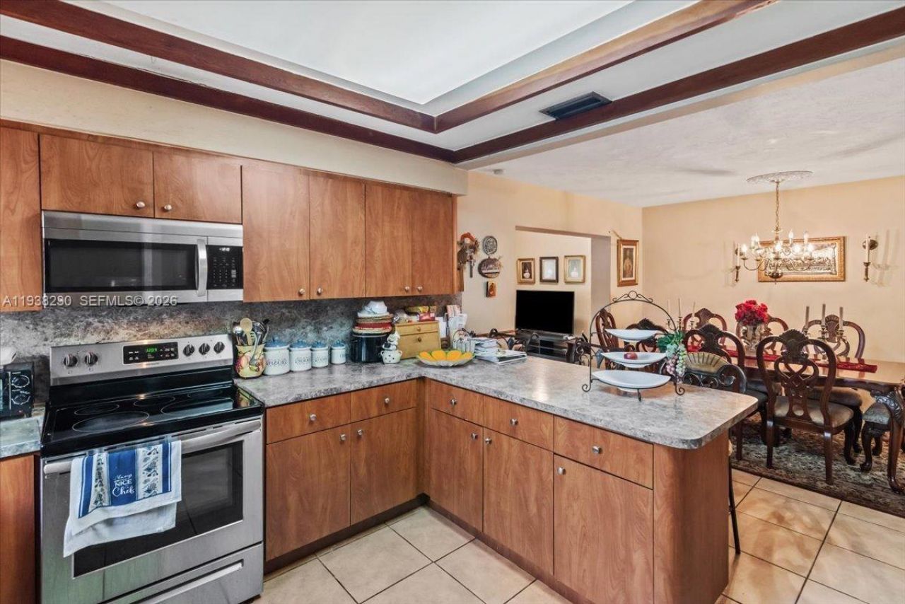 6385 SW 25th St , Miami, FL 33155 Photo