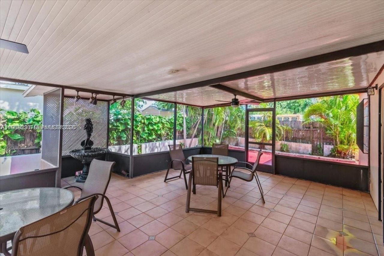 6385 SW 25th St , Miami, FL 33155 Photo