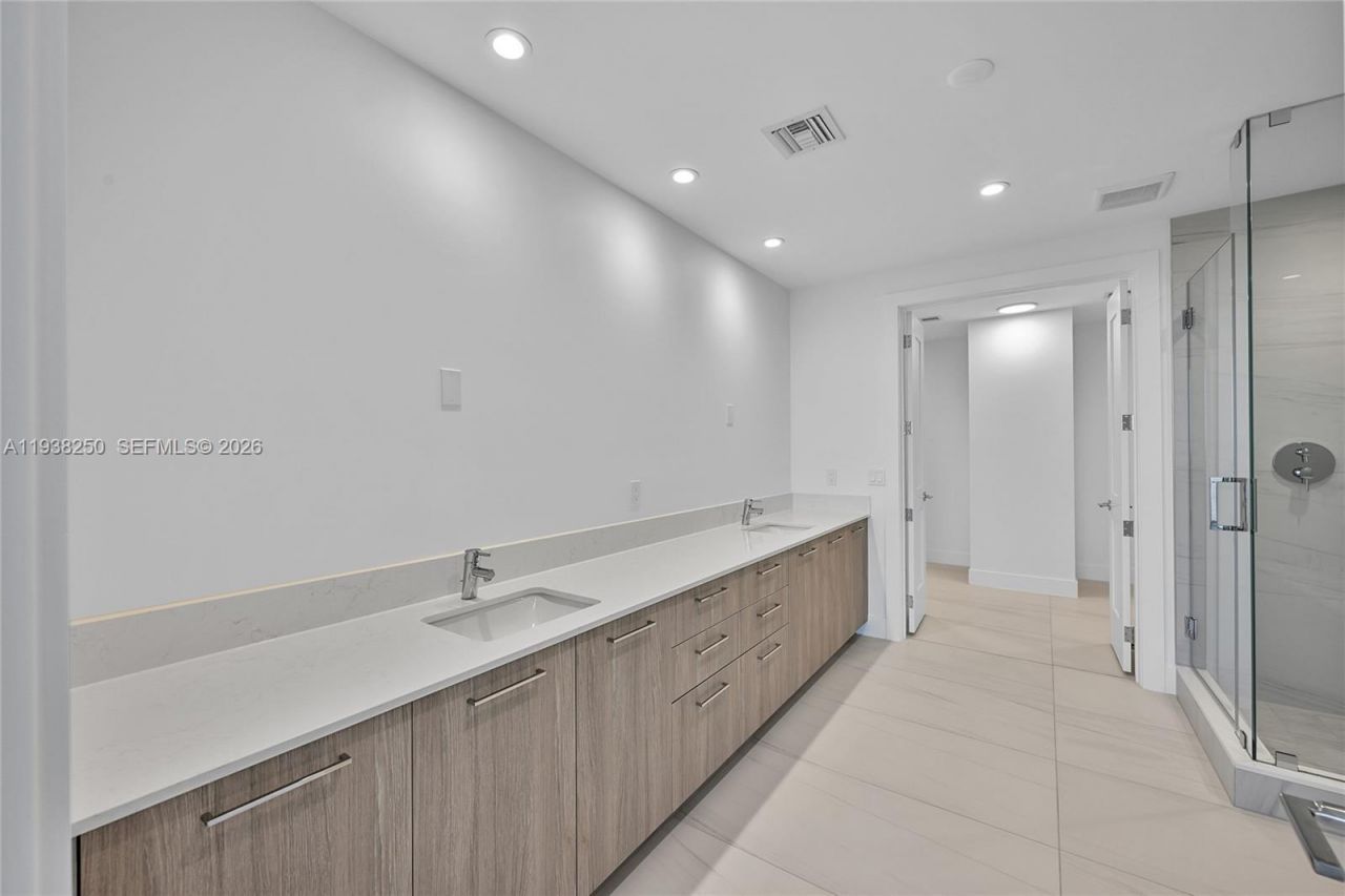 151 N Seabreeze, Unit 1701E, Fort Lauderdale, FL 33304 Photo