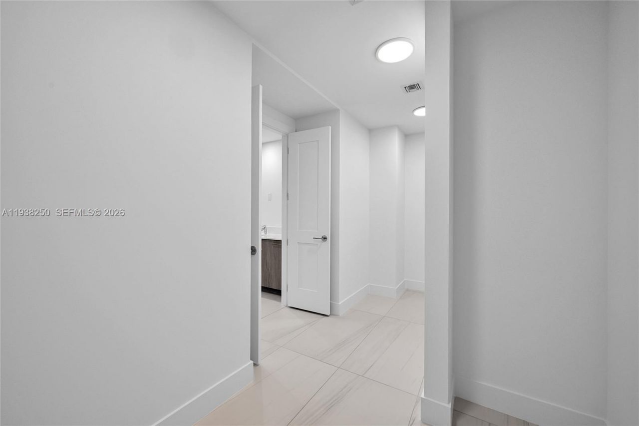 151 N Seabreeze, Unit 1701E, Fort Lauderdale, FL 33304 Photo