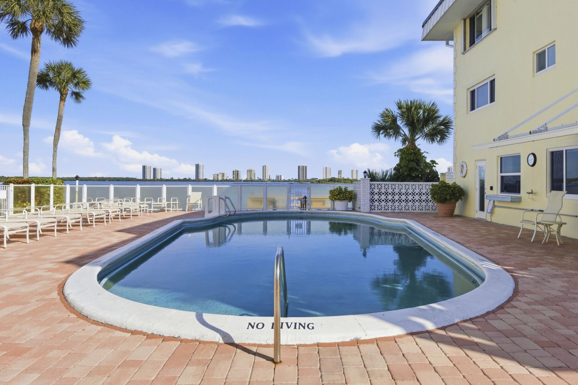 100 Doolen Court, Unit 203, North Palm Beach, FL 33408 Photo