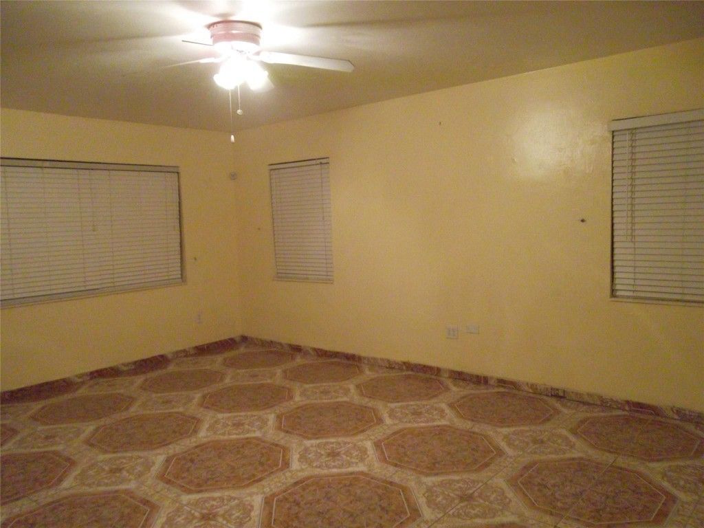 930 NE 160th Street, North Miami Beach, FL 33162 Photo