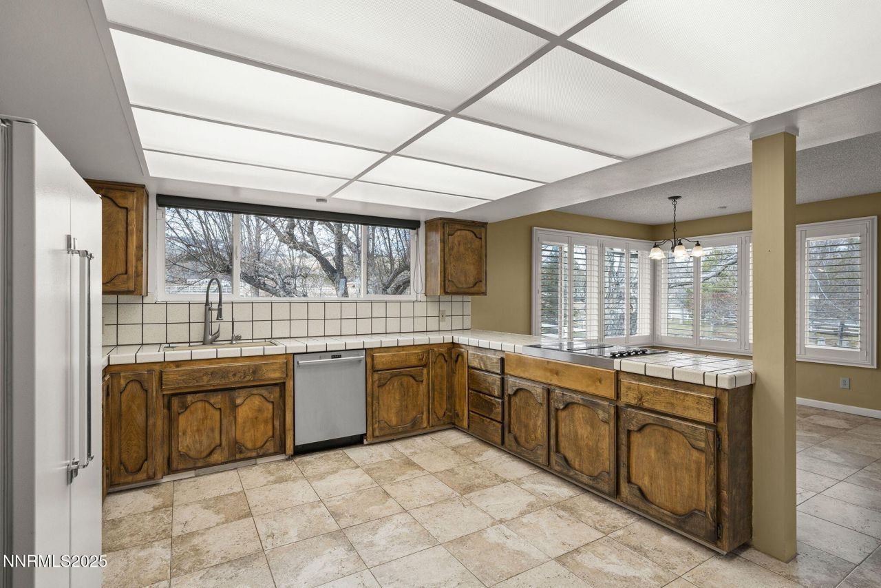 8355 Lakeside Drive, Reno, NV 89511 Photo