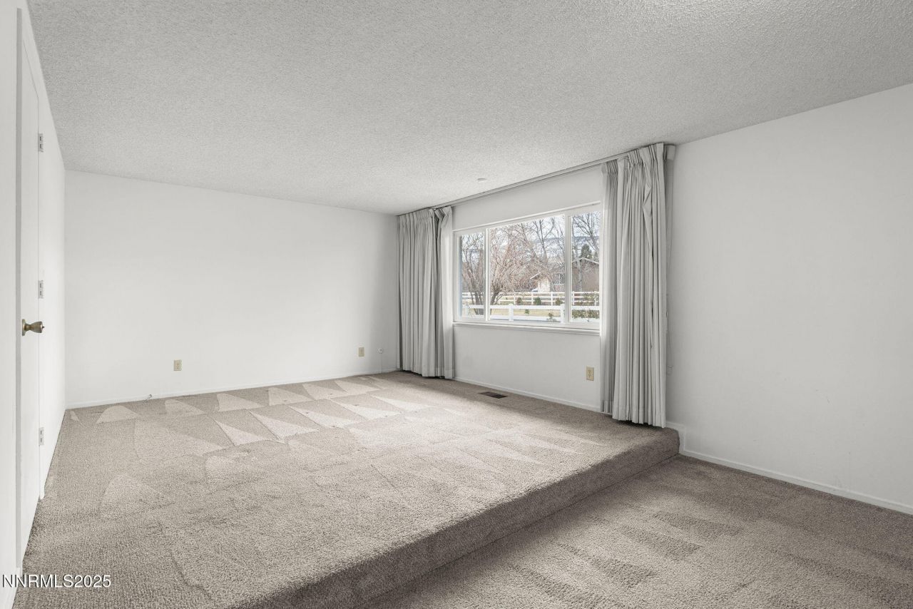 8355 Lakeside Drive, Reno, NV 89511 Photo