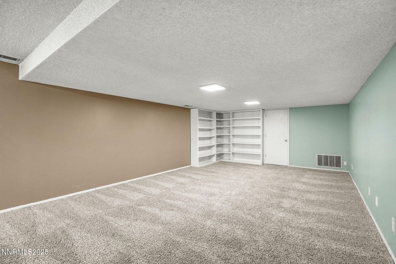 8355 Lakeside Drive, Reno, NV 89511 Photo