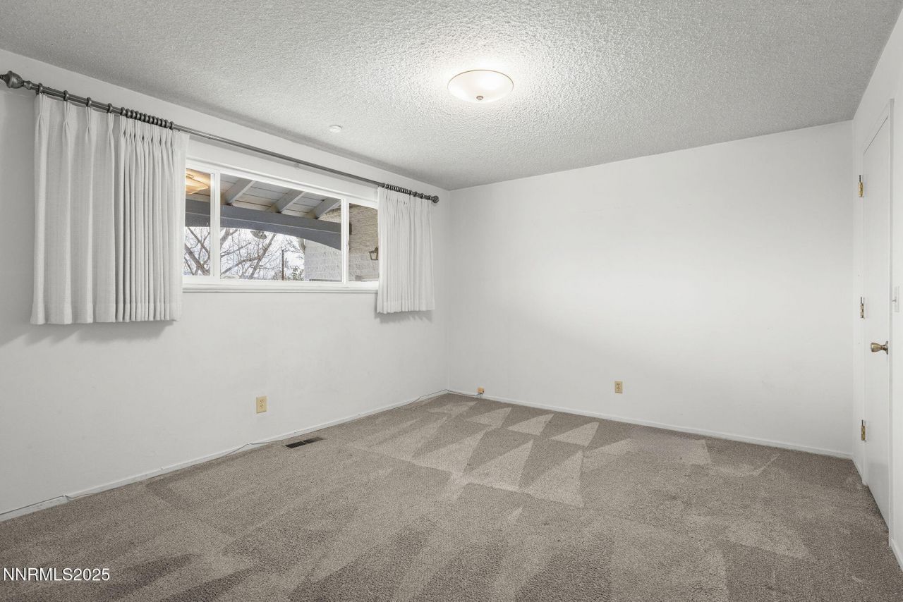 8355 Lakeside Drive, Reno, NV 89511 Photo