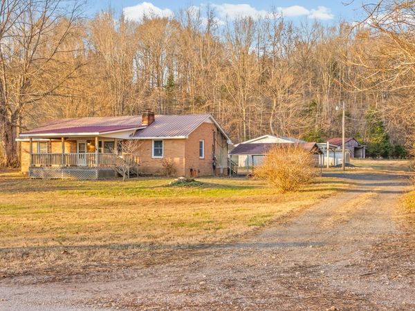 1667 McWhorter Rd, Cunningham, TN 37052