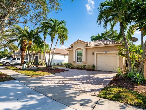17082 NW 11th St, Pembroke Pines, FL 33028